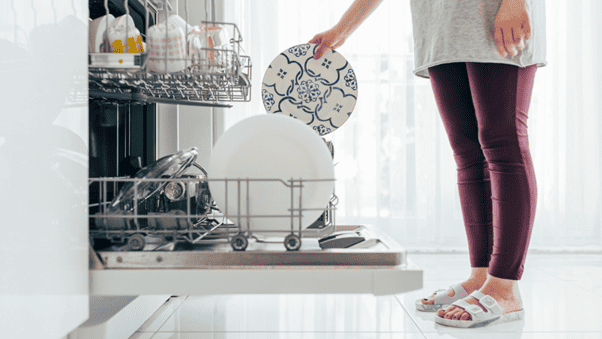 8 Signs That Your Dishwasher Needs Repairs