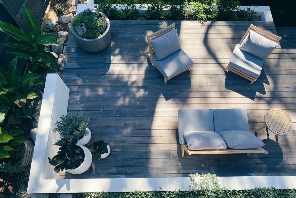 Maximize Your Outdoor Space: Top Trends in Deck Design for 2024