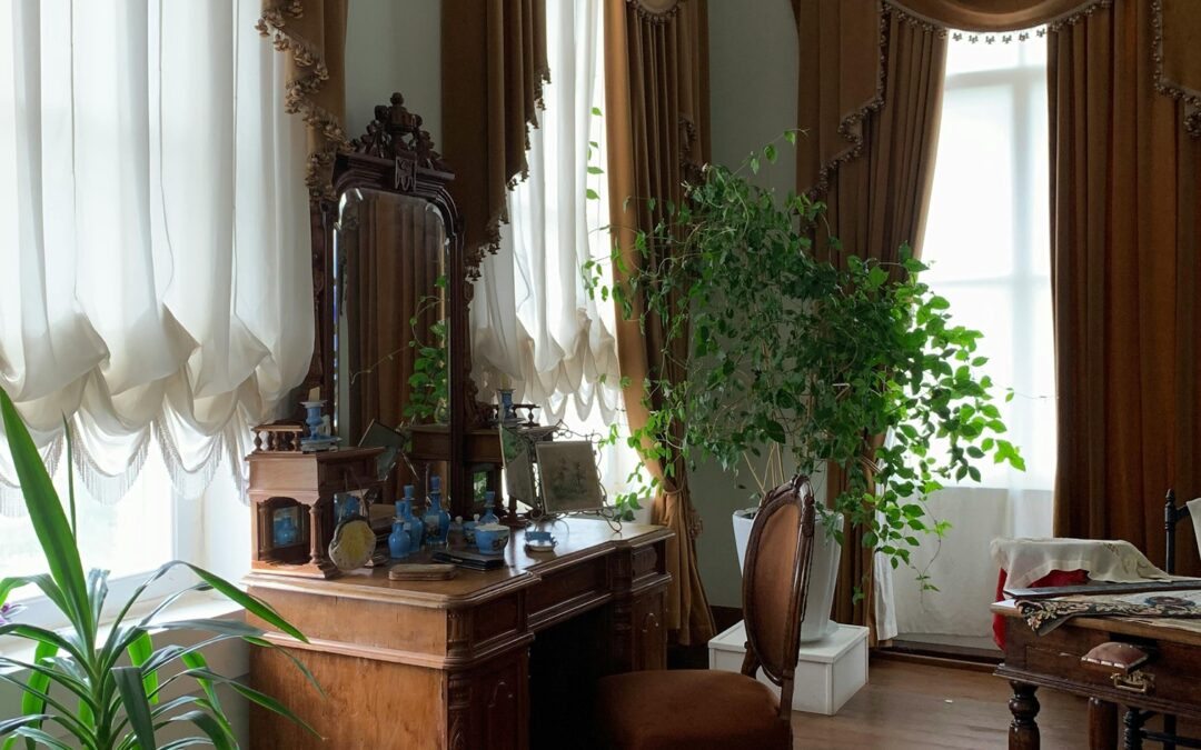 How to Choose the Best Drapery Cleaning Service for Your Home