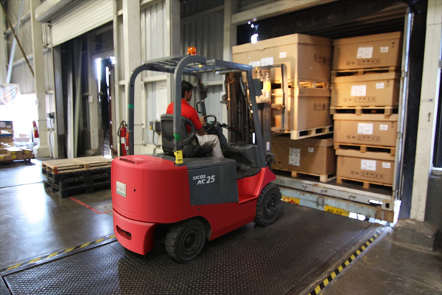 How to Choose the Right Material Handling Equipment for Your Needs